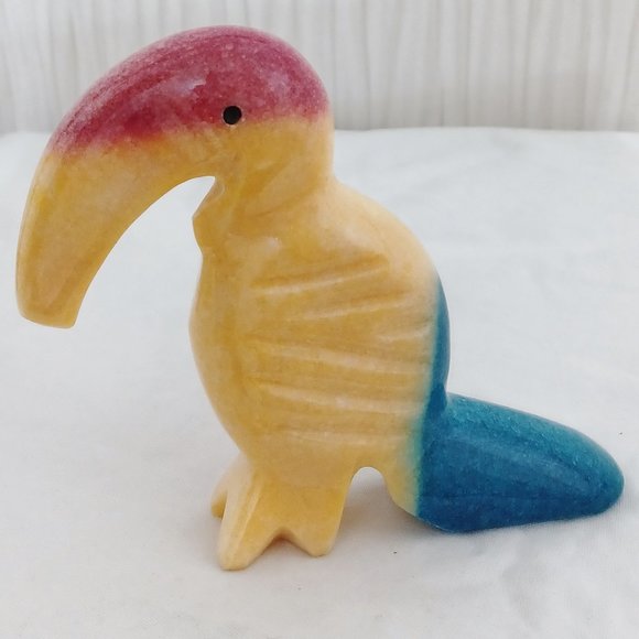 Vintage Onyx Toucan Bird Figurine Tropical Red Yellow Blue Carved Stone 5 in (A) - Picture 2 of 5